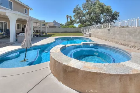 Exterior - 660 S Pampas Ave, Rialto, CA 92376 photo 6 of 10
