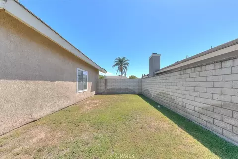 Exterior - 660 S Pampas Ave, Rialto, CA 92376 photo 10 of 10