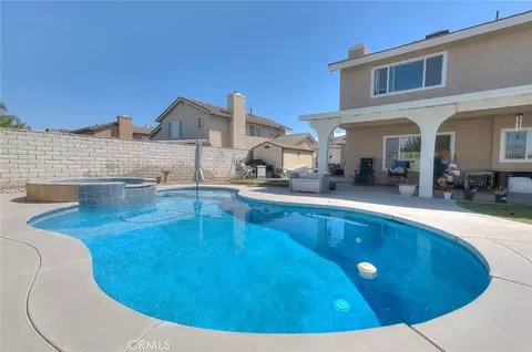 Exterior - 660 S Pampas Ave, Rialto, CA 92376 photo 5 of 10