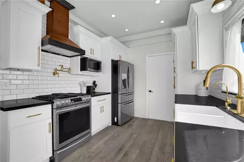 Kitchen - 12660 Jalepeno, Chino, CA 91710 photo 2 of 4