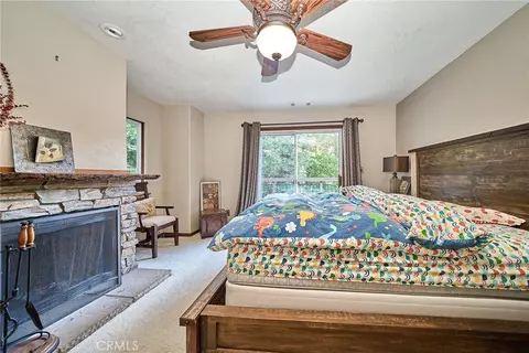 Bedroom - 23891 Lakeview, Crestline, CA 92325 photo 10 of 12