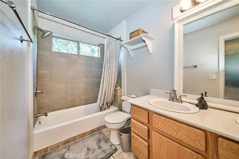 Bath - 23891 Lakeview, Crestline, CA 92325 photo 2 of 5