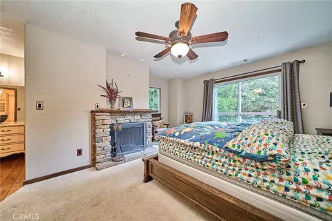 Bedroom - 23891 Lakeview, Crestline, CA 92325 photo 7 of 12