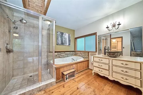 Bath - 23891 Lakeview, Crestline, CA 92325 photo 3 of 5
