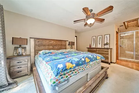 Bedroom - 23891 Lakeview, Crestline, CA 92325 photo 9 of 12