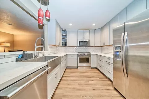 Kitchen - 23891 Lakeview, Crestline, CA 92325 photo 1 of 4