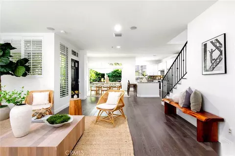 10523 Selkirk Ln, Los Angeles, CA 90077