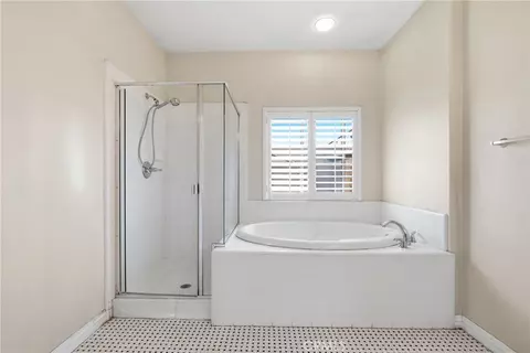 Bath - 558 Calderone, Corona, CA 92879 photo 2 of 2
