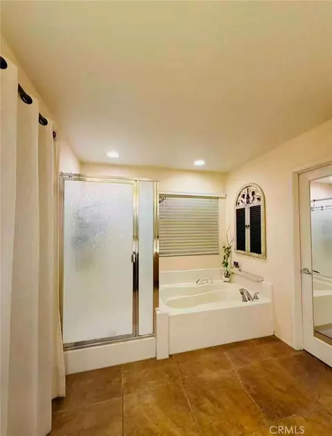 Bath - 43271 Brookway, Temecula, CA 92592 photo 2 of 6