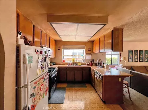 Kitchen - 63 Rainbow Rdg, Phillips Ranch, CA 91766 photo 2 of 2