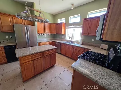 10575 White Fox, Hesperia, CA 92344 photo 2