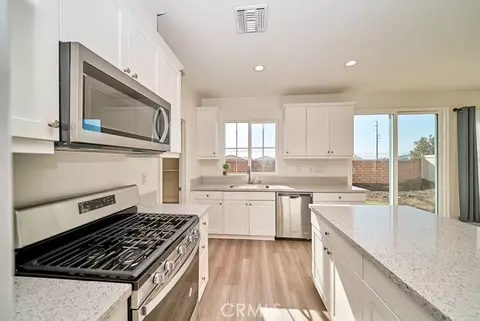 Kitchen - 20009 Lemonscent Dr, Riverside, CA 92507 photo 3 of 5
