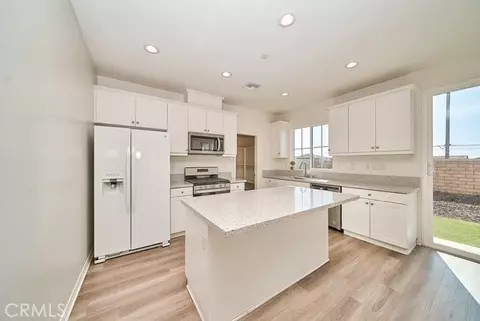 Kitchen - 20009 Lemonscent Dr, Riverside, CA 92507 photo 4 of 5