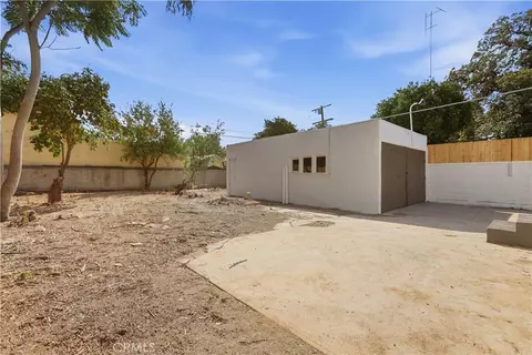 Exterior - 2831 N E St, San Bernardino, CA 92405 photo 8 of 10