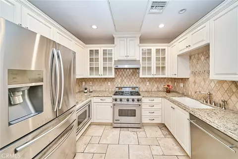 Kitchen - 633 S S Lk #4, Pasadena, CA 91106 photo 1 of 4