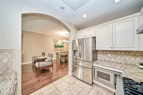 Kitchen - 633 S S Lk #4, Pasadena, CA 91106 photo 3 of 4