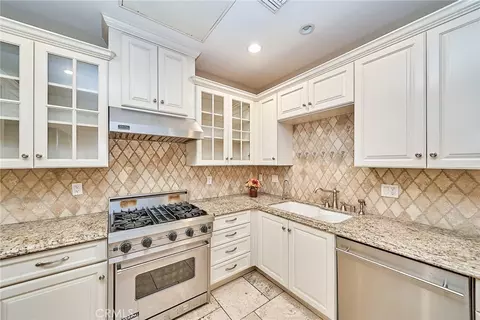 Kitchen - 633 S S Lk #4, Pasadena, CA 91106 photo 2 of 4