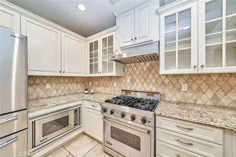 Kitchen - 633 S S Lk #4, Pasadena, CA 91106 photo 4 of 4