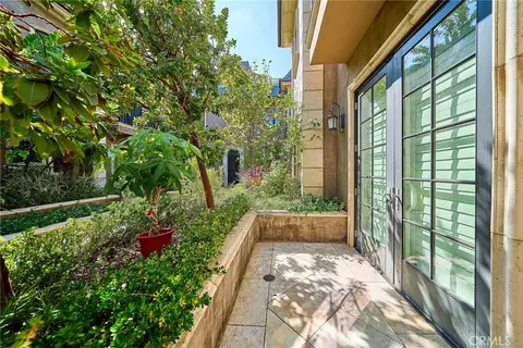 Exterior - 633 S S Lk #4, Pasadena, CA 91106 photo 6 of 9