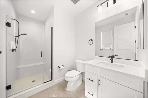 Bath - 133 Chant, Irvine, CA 92618 photo 4 of 6