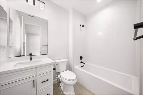 Bath - 133 Chant, Irvine, CA 92618 photo 6 of 6