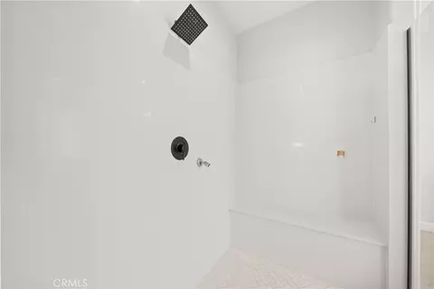 Bath - 133 Chant, Irvine, CA 92618 photo 3 of 6