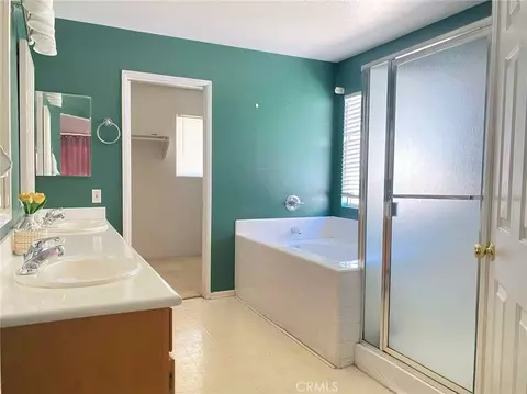 Bath - 7379 Mcclellan Ct, Fontana, CA 92336 photo 1 of 2