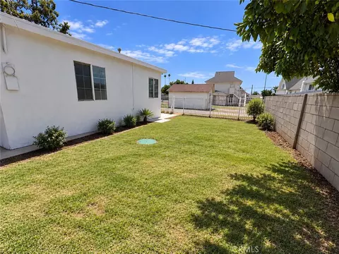 Exterior - 922 Center St, Riverside, CA 92507 photo 5 of 8