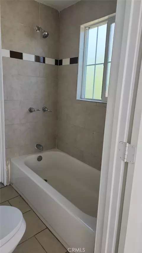 Bath - 922 Center St, Riverside, CA 92507 photo 4 of 4