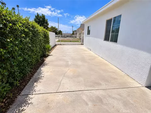 Exterior - 922 Center St, Riverside, CA 92507 photo 7 of 8