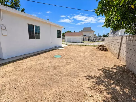 Exterior - 922 Center St, Riverside, CA 92507 photo 6 of 8