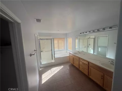 Bath - 14158 Rachel, Hesperia, CA 92345 photo 3 of 5