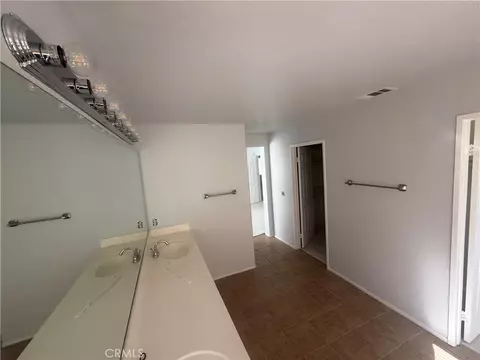 Bath - 14158 Rachel, Hesperia, CA 92345 photo 4 of 5