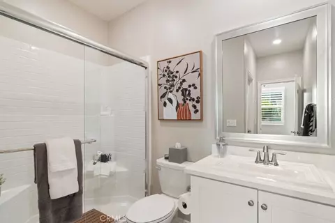 Bath - 45727 Altree Ct, Temecula, CA 92592 photo 1 of 4
