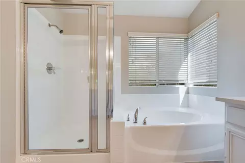 Bath - 32904 Cinon Dr, Temecula, CA 92592 photo 3 of 4