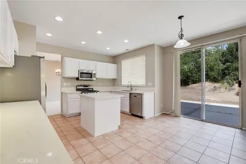 Kitchen - 32904 Cinon Dr, Temecula, CA 92592 photo 4 of 5
