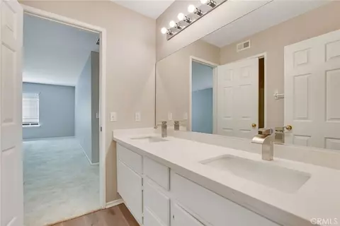 Bath - 32904 Cinon Dr, Temecula, CA 92592 photo 4 of 4