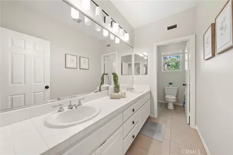 Bath - 25 Garnet, Irvine, CA 92620 photo 4 of 4