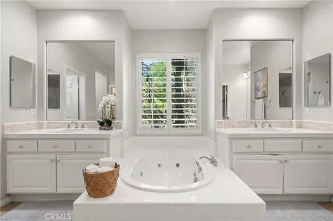 Bath - 25 Garnet, Irvine, CA 92620 photo 3 of 4