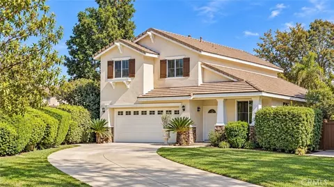 7461 Bear Creek Dr, Fontana, CA 92336