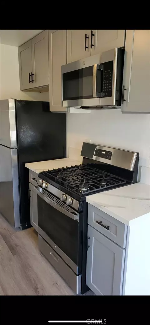 Kitchen - 700 W La Veta Ave #E4, Orange, CA 92868 photo 3 of 3