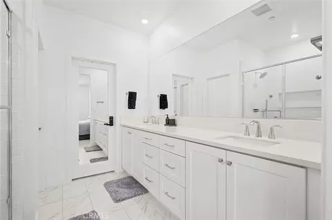 Bath - 875 Walnut Ter, Montebello, CA 90640 photo 4 of 8