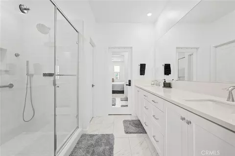 Bath - 875 Walnut Ter, Montebello, CA 90640 photo 5 of 8