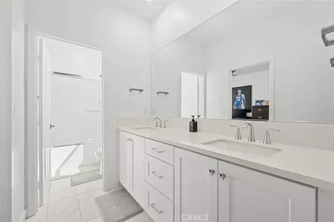Bath - 875 Walnut Ter, Montebello, CA 90640 photo 7 of 8