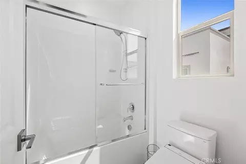 Bath - 875 Walnut Ter, Montebello, CA 90640 photo 8 of 8