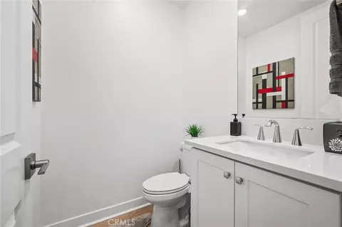 Bath - 875 Walnut Ter, Montebello, CA 90640 photo 3 of 8