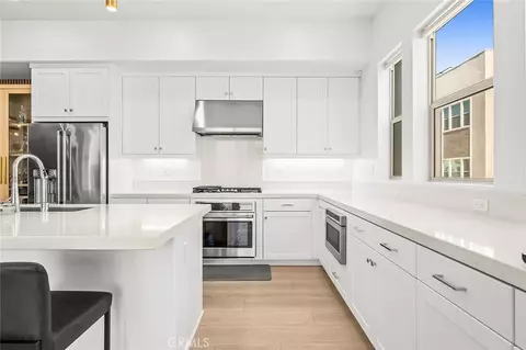 Kitchen - 875 Walnut Ter, Montebello, CA 90640 photo 4 of 5