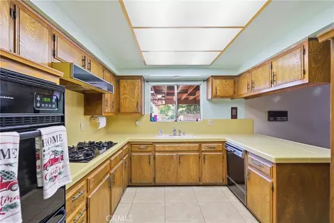 Kitchen - 9476 Cypress, Fontana, CA 92335 photo 1 of 1