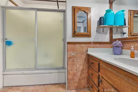 Bath - 10602 Courson, Stanton, CA 90680 photo 3 of 5