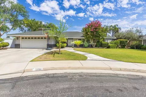 9808 Green Oak Pl, Bakersfield, CA 93311